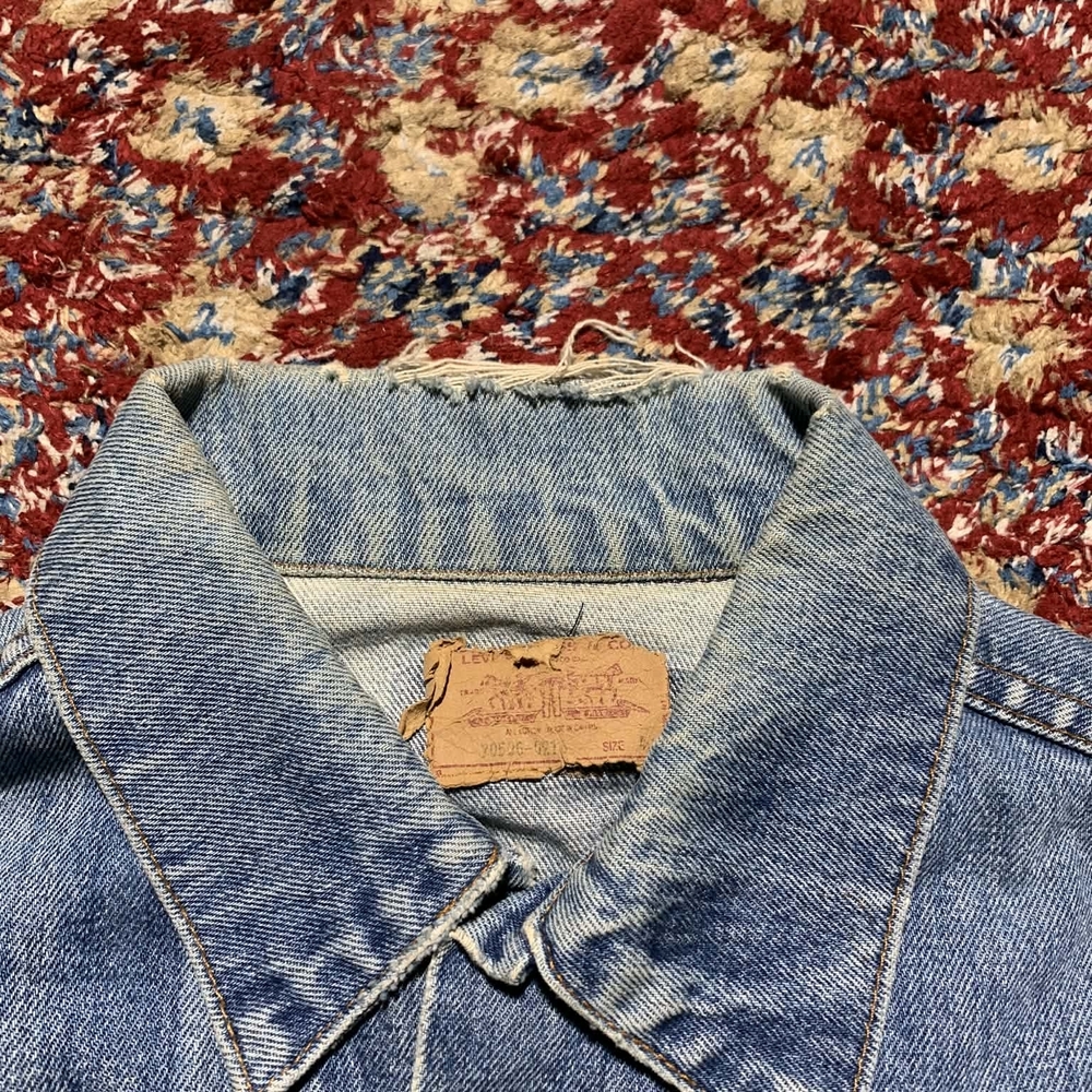 Vintage 80s Levi's Light Blue Denim Jacket - Picture 8 of 9